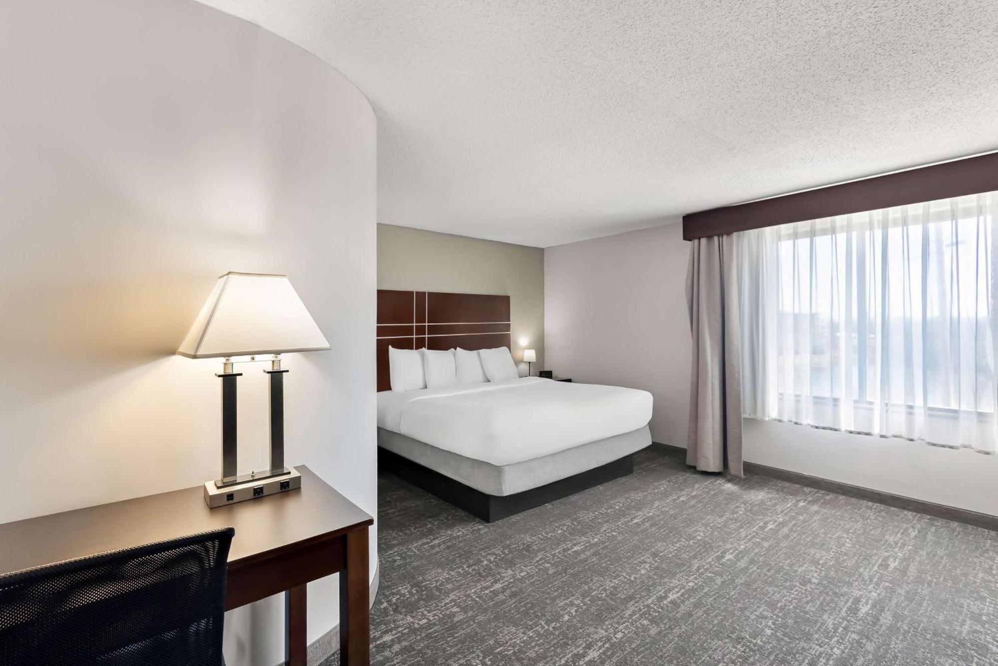 Best Western Luxbury Inn Fort Wayne Exterior photo
