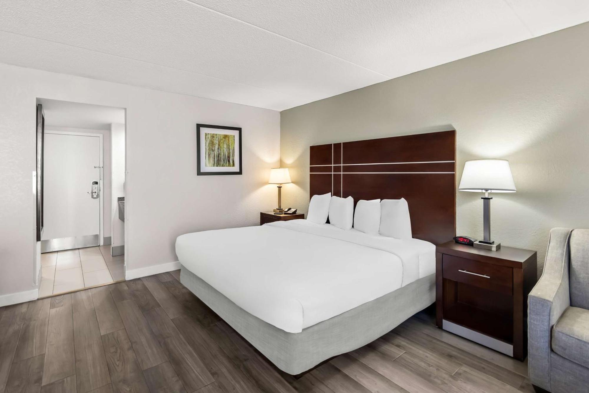 Best Western Luxbury Inn Fort Wayne Exterior photo