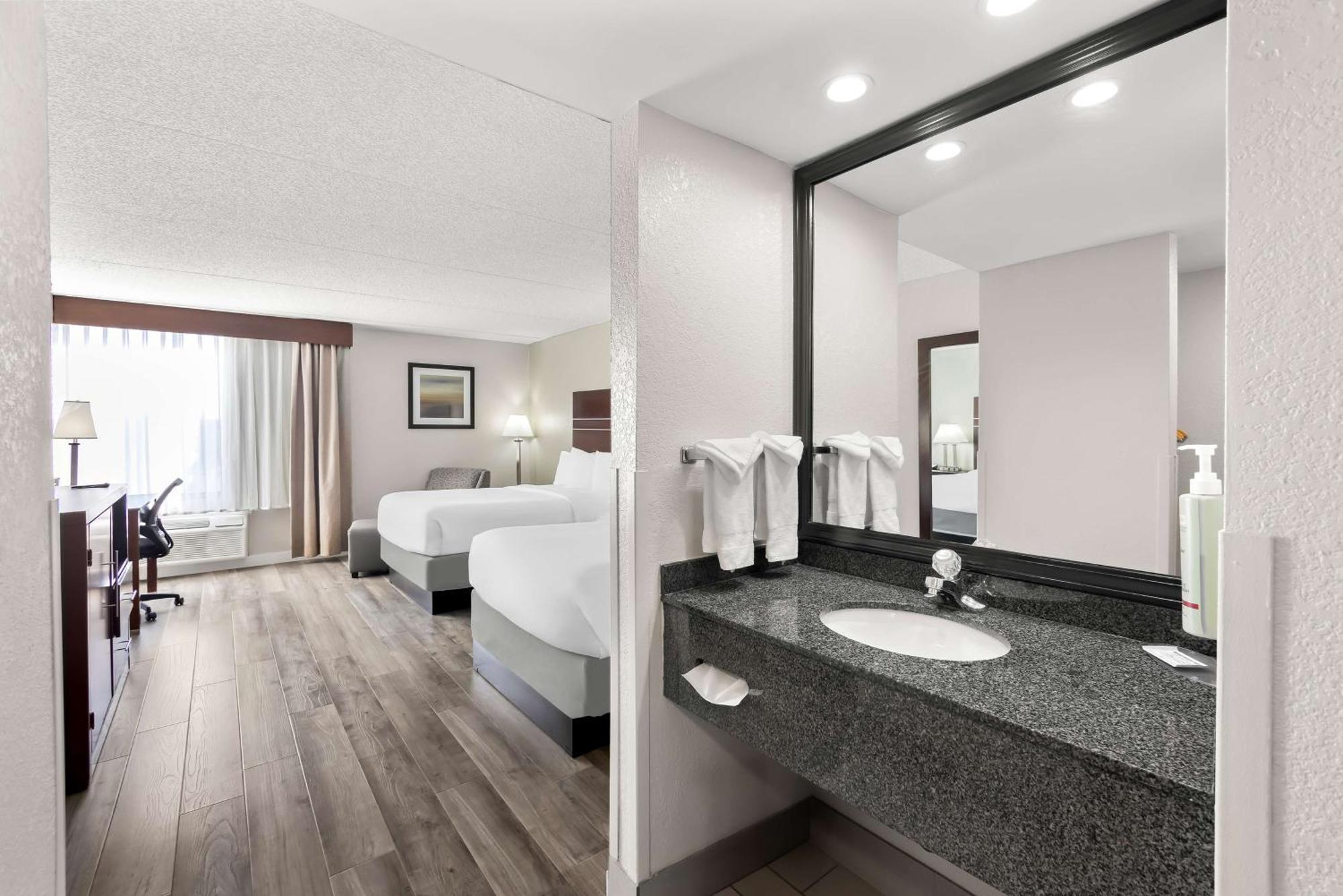 Best Western Luxbury Inn Fort Wayne Exterior photo