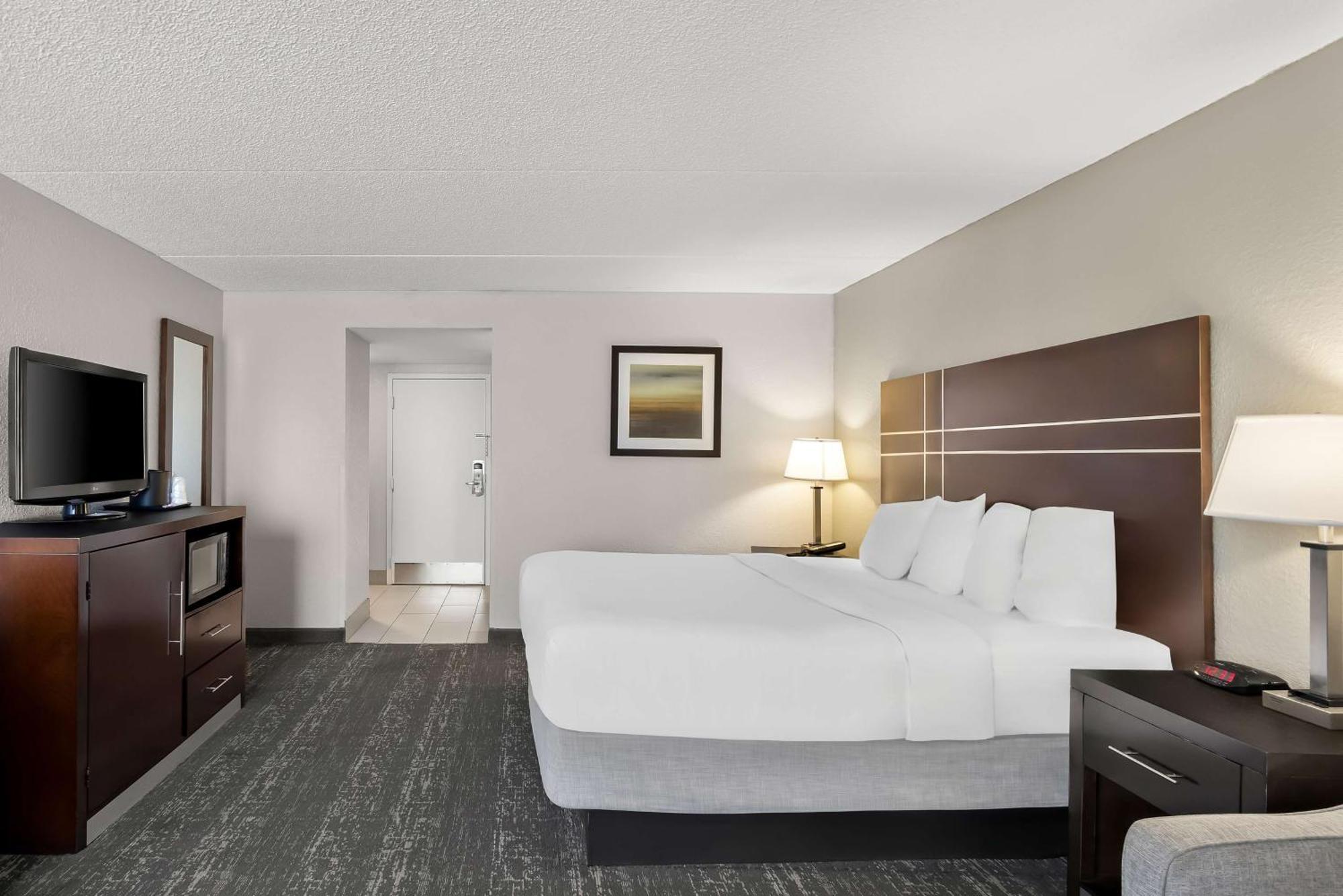 Best Western Luxbury Inn Fort Wayne Exterior photo